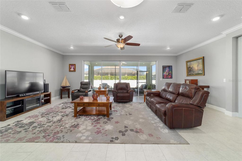 Image 16 of property listing at 8780 SW 93RD CIRCLE, Ocala, FL 34481