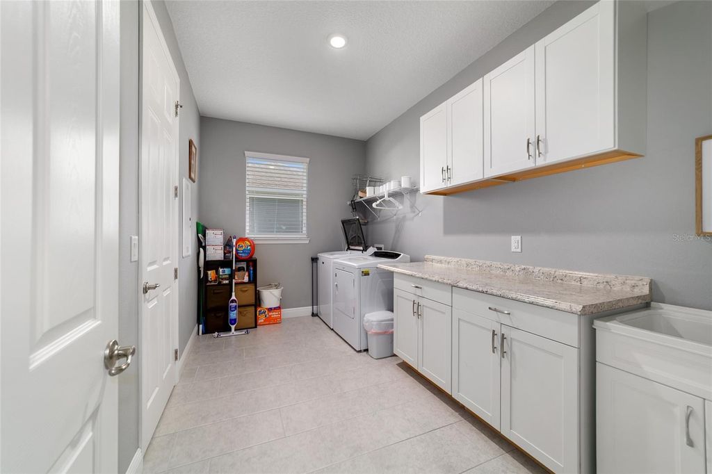 Image 40 of property listing at 8780 SW 93RD CIRCLE, Ocala, FL 34481