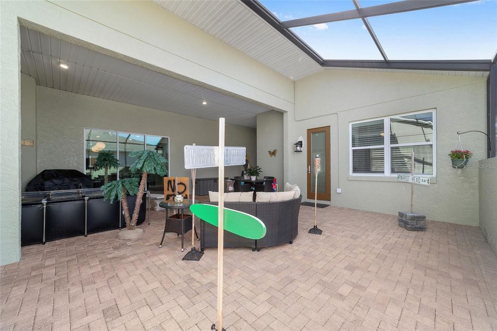 Image 5 of property listing at 8780 SW 93RD CIRCLE, Ocala, FL 34481