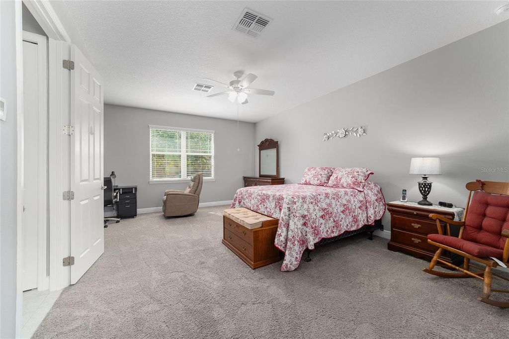 Image 10 of property listing at 8780 SW 93RD CIRCLE, Ocala, FL 34481