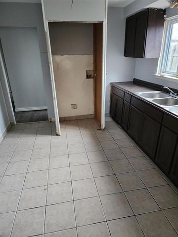 20521 Ohio Street, Detroit City, MI 48221