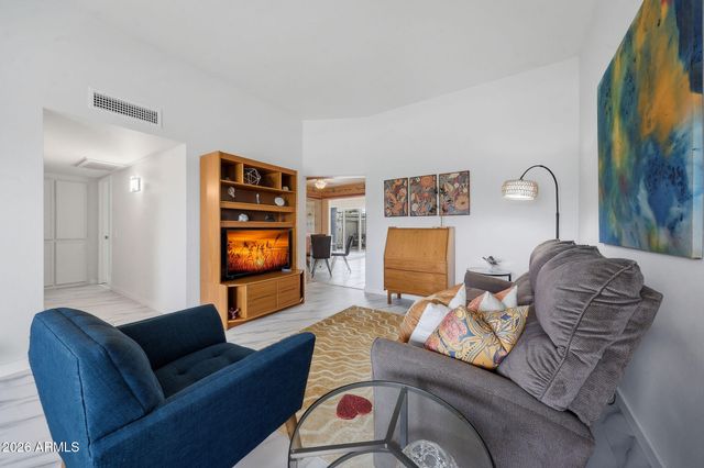 9970 W ROYAL OAK Road Q, Sun City, AZ 85351