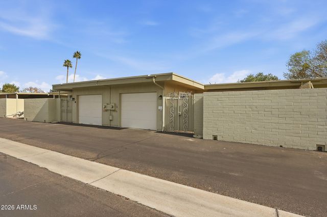 9970 W ROYAL OAK Road Q, Sun City, AZ 85351