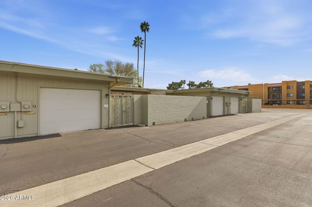 9970 W ROYAL OAK Road Q, Sun City, AZ 85351