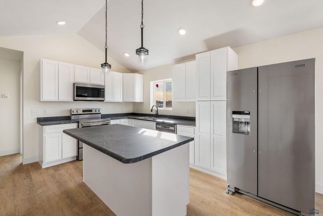 27894 TIKI TRL, Hot Springs, SD 57747