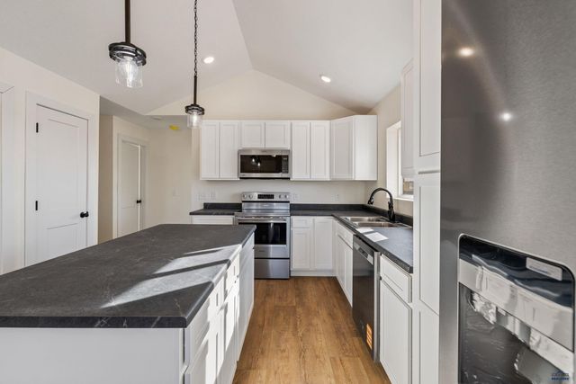 27894 TIKI TRL, Hot Springs, SD 57747