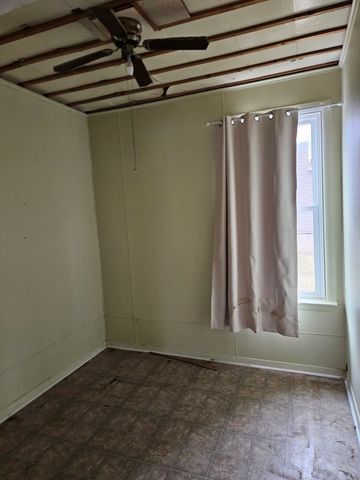 727 W 11th Street, Davenport, IA 52804