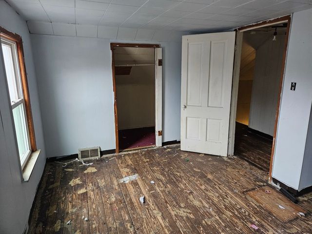 727 W 11th Street, Davenport, IA 52804