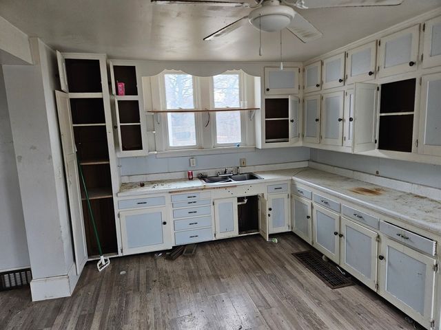 727 W 11th Street, Davenport, IA 52804