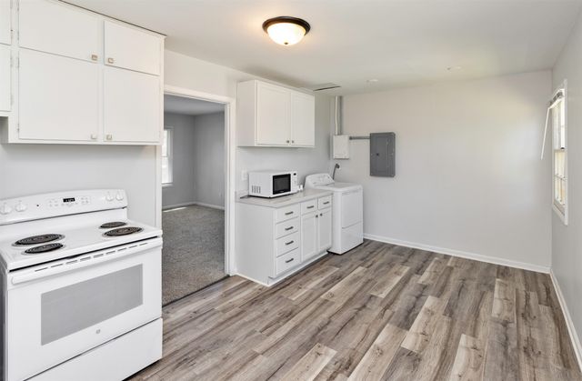 4030 E Seneca Avenue, Des Moines, IA 50317