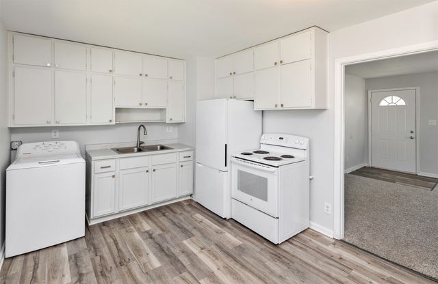 4030 E Seneca Avenue, Des Moines, IA 50317