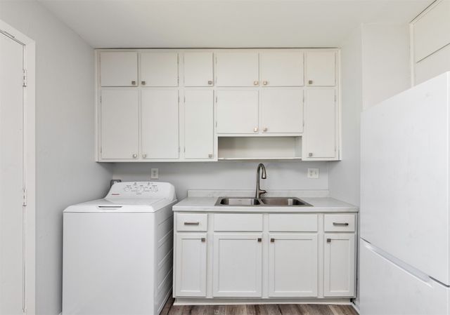 4030 E Seneca Avenue, Des Moines, IA 50317