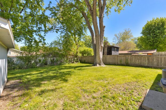 4030 E Seneca Avenue, Des Moines, IA 50317