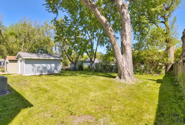 4030 E Seneca Avenue, Des Moines, IA 50317