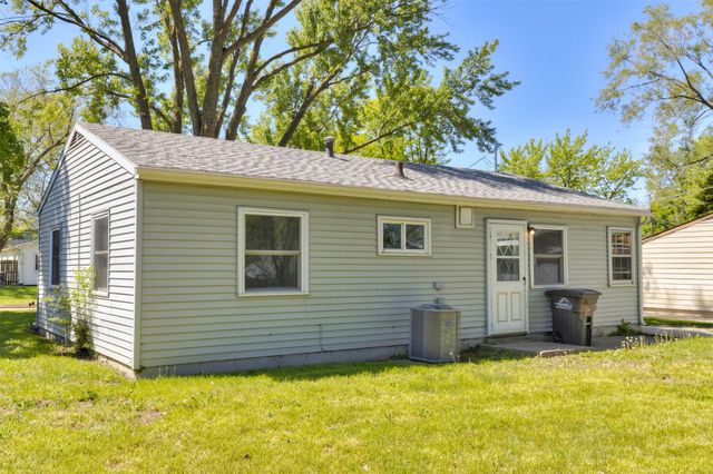 4030 E Seneca Avenue, Des Moines, IA 50317