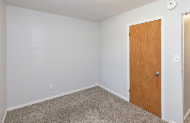 4030 E Seneca Avenue, Des Moines, IA 50317
