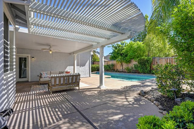 6233 Camellia Cir, Rocklin, CA 95765