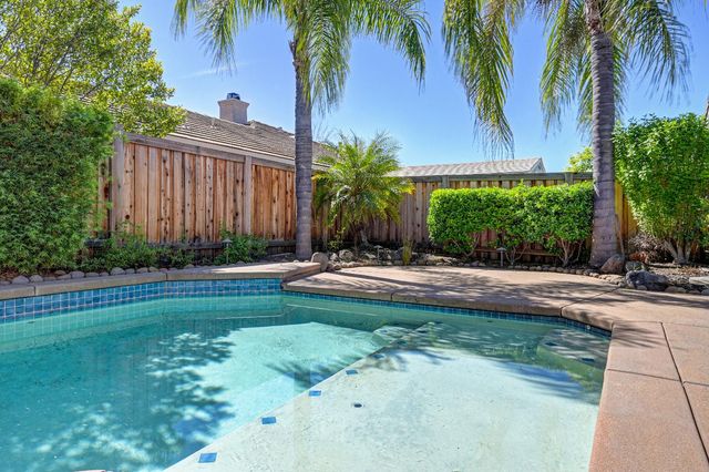 6233 Camellia Cir, Rocklin, CA 95765