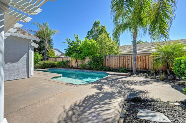 6233 Camellia Cir, Rocklin, CA 95765