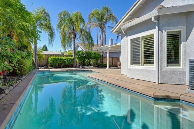 6233 Camellia Cir, Rocklin, CA 95765