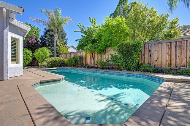 6233 Camellia Cir, Rocklin, CA 95765