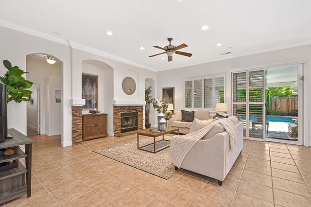 6233 Camellia Cir, Rocklin, CA 95765