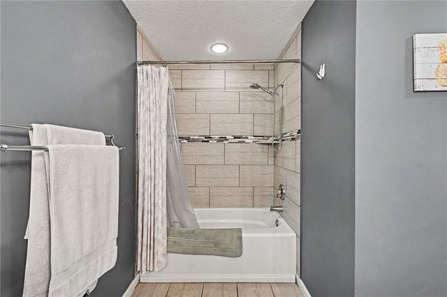 2905 Rimrock Drive, Lawrence, KS 66047
