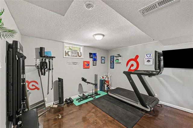 2905 Rimrock Drive, Lawrence, KS 66047