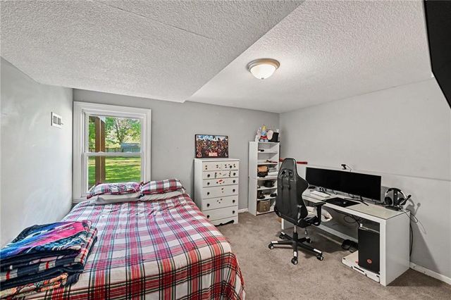 2905 Rimrock Drive, Lawrence, KS 66047