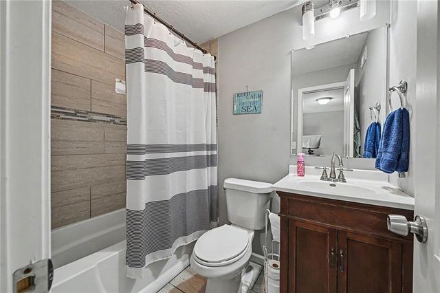 2905 Rimrock Drive, Lawrence, KS 66047