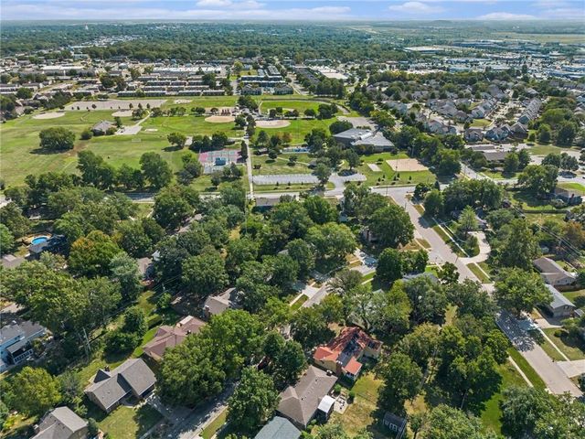 2905 Rimrock Drive, Lawrence, KS 66047