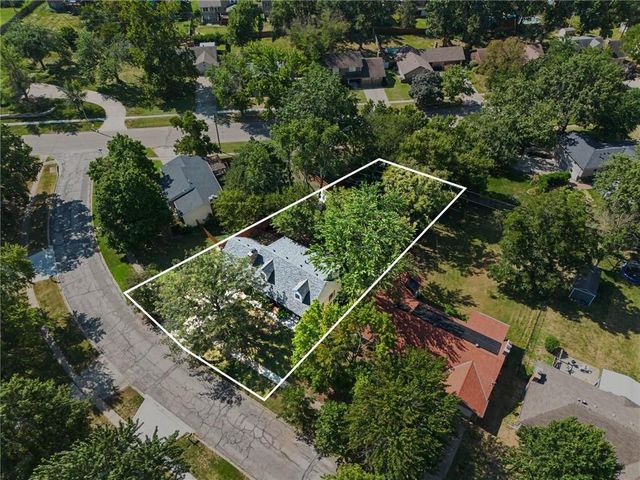 2905 Rimrock Drive, Lawrence, KS 66047