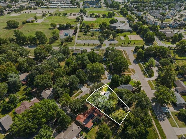 2905 Rimrock Drive, Lawrence, KS 66047