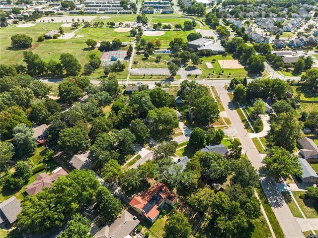 2905 Rimrock Drive, Lawrence, KS 66047