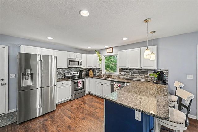 2905 Rimrock Drive, Lawrence, KS 66047
