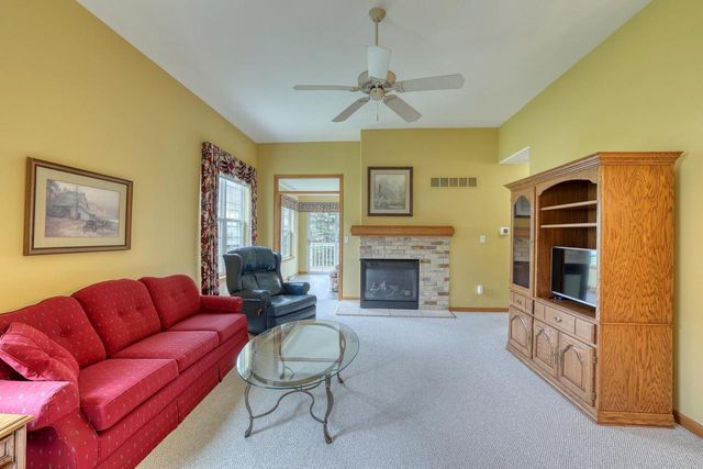 3527 Rapids TRAIL, Waukesha, WI 53189