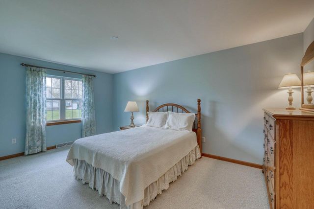 3527 Rapids TRAIL, Waukesha, WI 53189