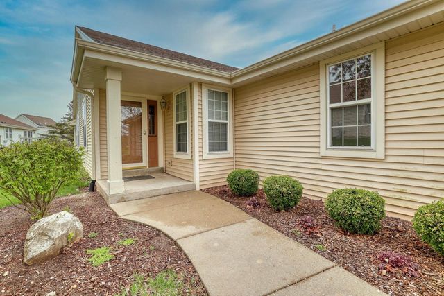 3527 Rapids TRAIL, Waukesha, WI 53189