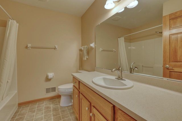 3527 Rapids TRAIL, Waukesha, WI 53189
