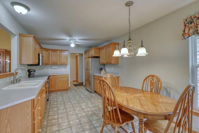 3527 Rapids TRAIL, Waukesha, WI 53189