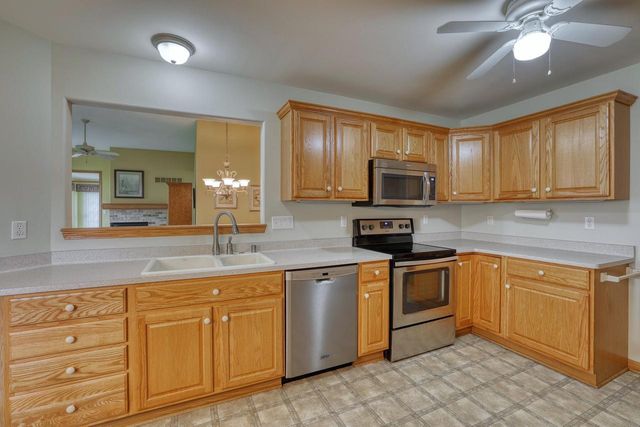 3527 Rapids TRAIL, Waukesha, WI 53189