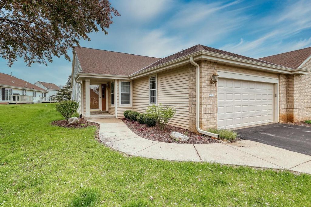 3527 Rapids TRAIL, Waukesha, WI 53189