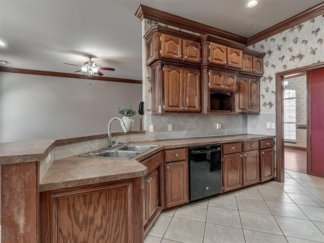 2373 Elm Tree Lane, Blanchard, OK 73010