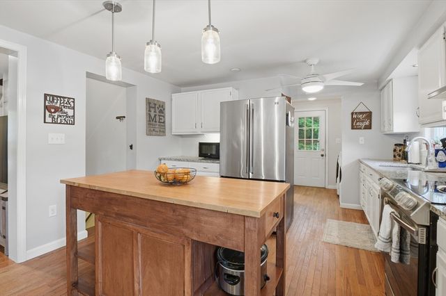 23 Oakmont Street, Webster, MA 01570