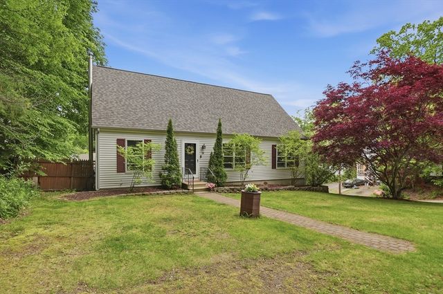 23 Oakmont Street, Webster, MA 01570