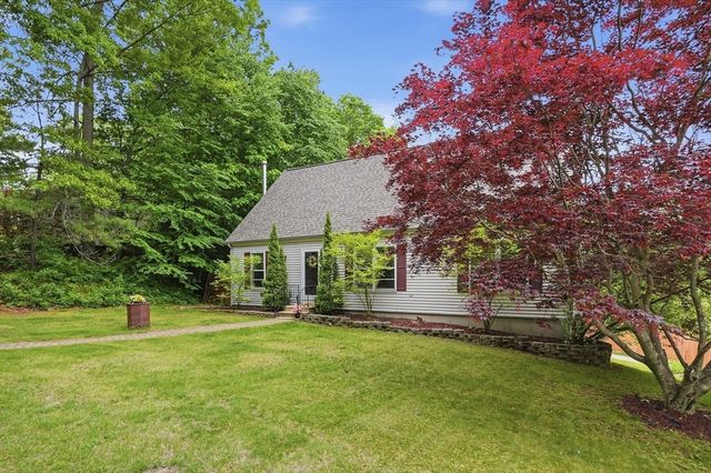 23 Oakmont Street, Webster, MA 01570