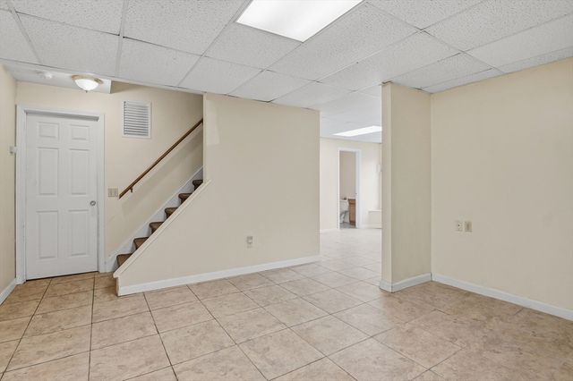 23 Oakmont Street, Webster, MA 01570