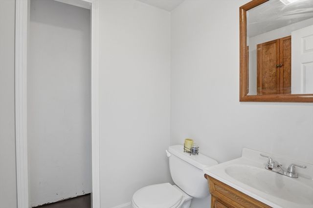 23 Oakmont Street, Webster, MA 01570