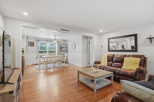 23 Oakmont Street, Webster, MA 01570