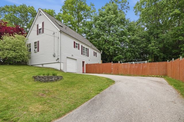 23 Oakmont Street, Webster, MA 01570